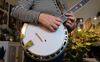 Bluegrass 5 String Banjo - Pinch Hand Position