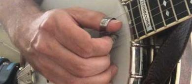 banjo-picking-right-hand-position-pinch